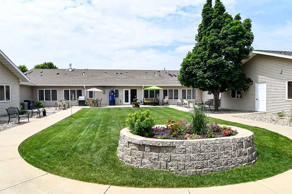 Sioux Falls Memory Care SD patio