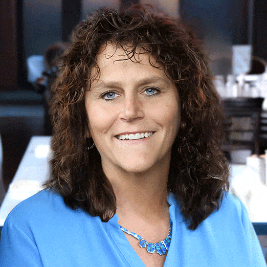 angie hilleshiem headshot